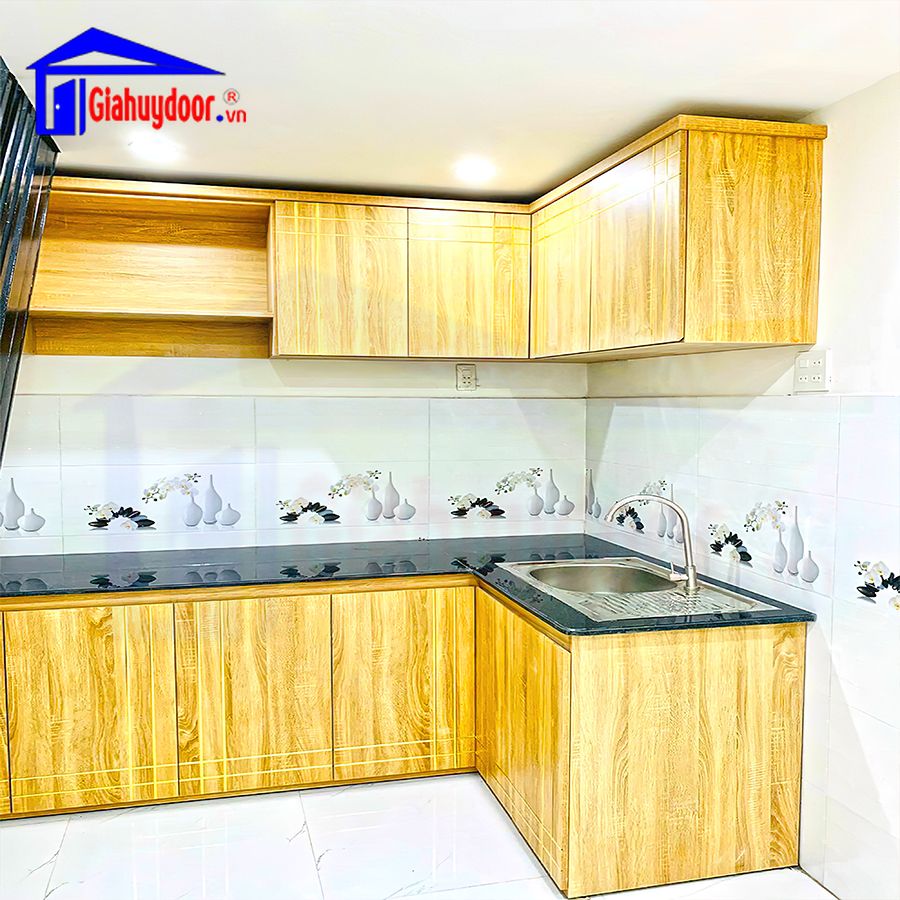 Tủ bếp của chúng tôi được thiết kế dành riêng cho không gian bếp của bạn. Chúng tôi sử dụng các vật liệu chất lượng cao, cùng với đội ngũ thợ lành nghề để tạo ra những sản phẩm tuyệt đẹp và bền bỉ.