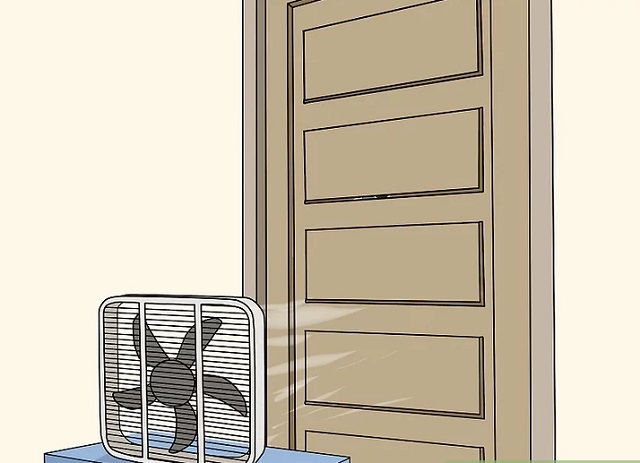 Cần chú ý hong khô cửa gỗ sau khi vệ sinh cửa