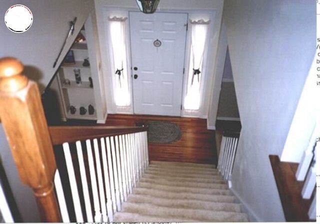 Cửa nhà vệ sinh đối diện cầu thang không hề tốt về phong thủy