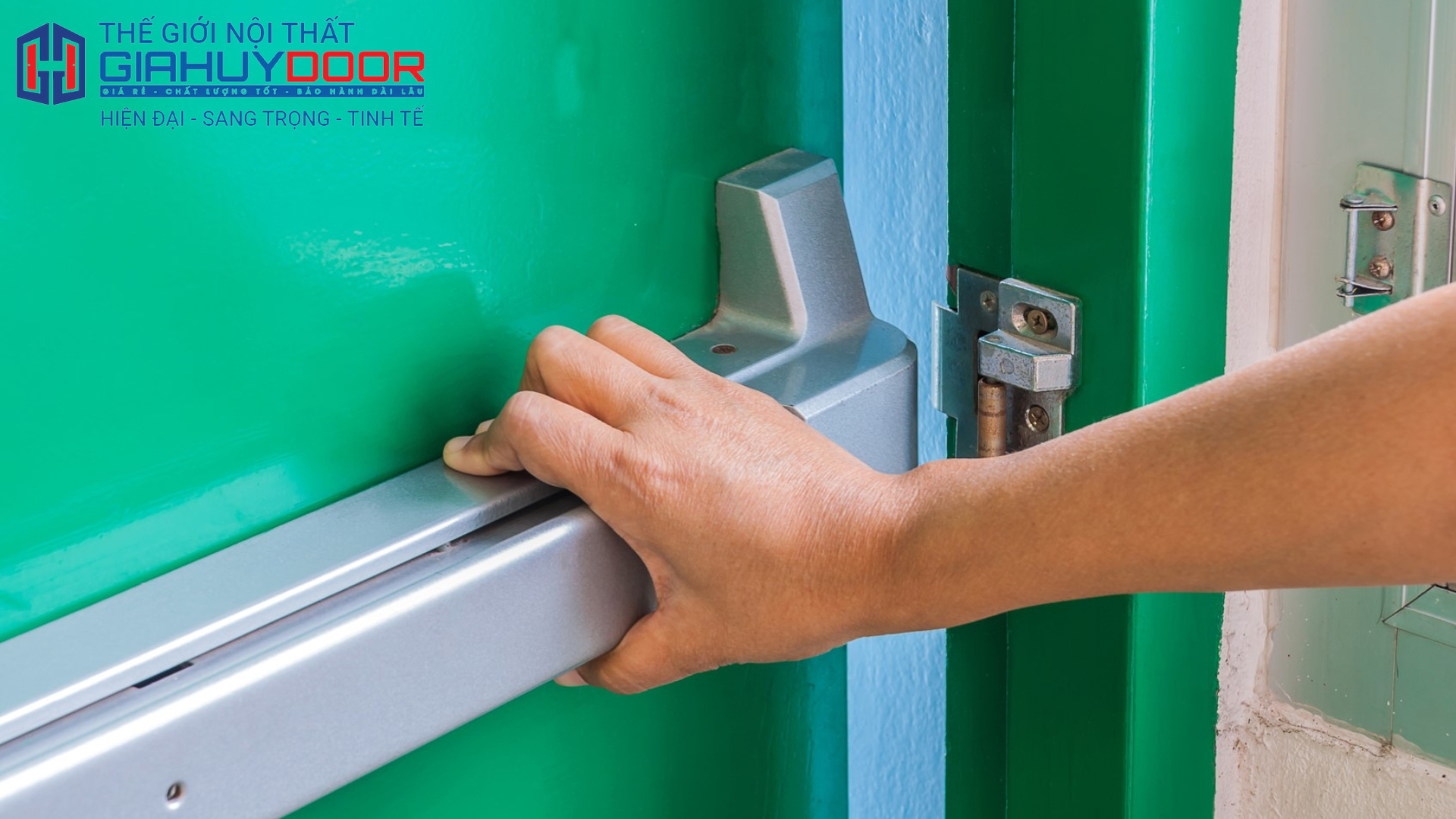 Chốt khoá của cửa thép chống cháy P1G1 xanh thoan thoát hiểm