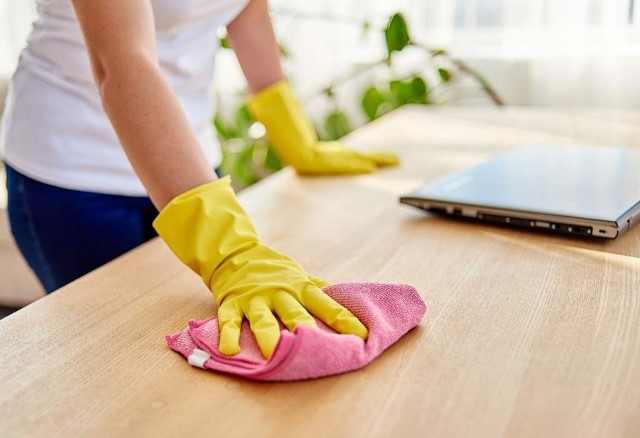 Bạn nhớ vệ sinh đồ dùng thường xuyên để loại bỏ nấm gỗ.