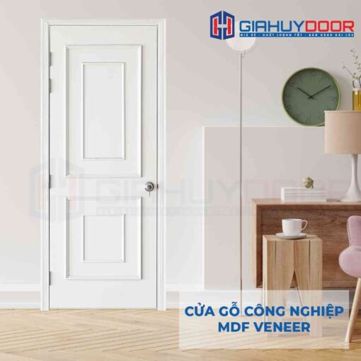 Mẫu cửa gỗ công nghiệp MDF Veneer PN4 - C1 được sơn màu trắng tự nhiên, tạo nên vẻ đẹp trắng khiết, tinh khôi, đơn giản